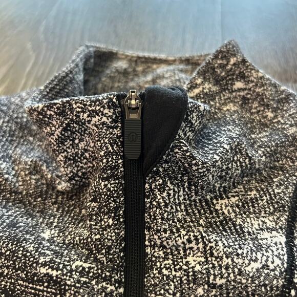 Lululemon Athletica Cypress Kiss 1/2‎ Zip Rush Jacquard Black White Size 8 Top - Picture 10 of 16
